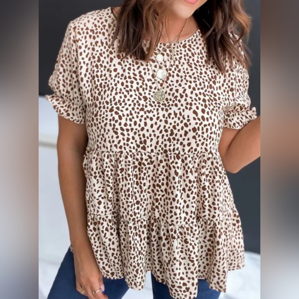 Leopard Tiered Leopard Short Sleeve Top Color:Cream & black Woman’s Size: Small